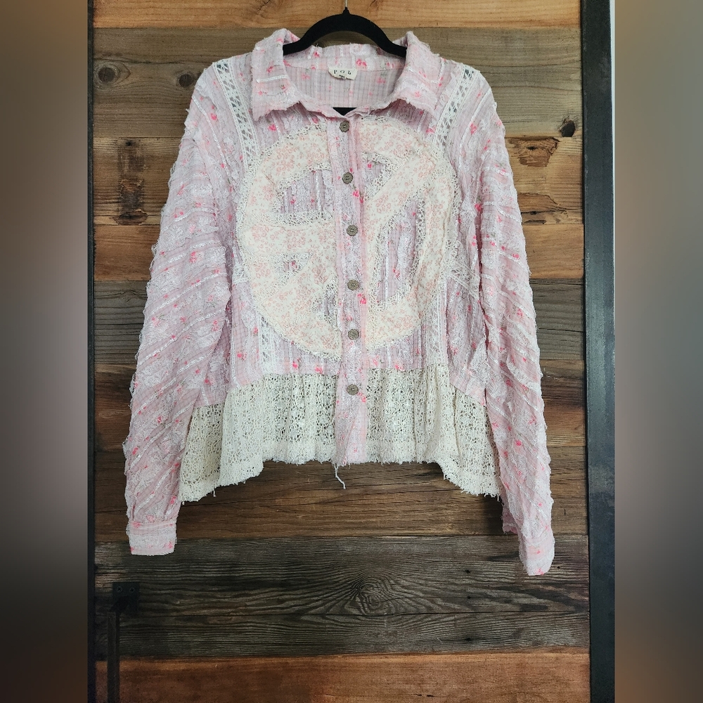 NWOT POL Chic Pink and White PEACE  Textured Jacket SIZE.M - Picture 3 of 4